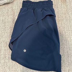 size 12 Lululemon Hotty Hot Tennis/Golf skirt. True Navy.